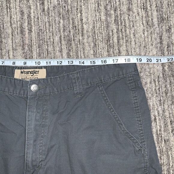 Vintage Wrangler Authentics Men's‎ Size 38 Gray Cargo Shorts Cotton - Picture 5 of 7